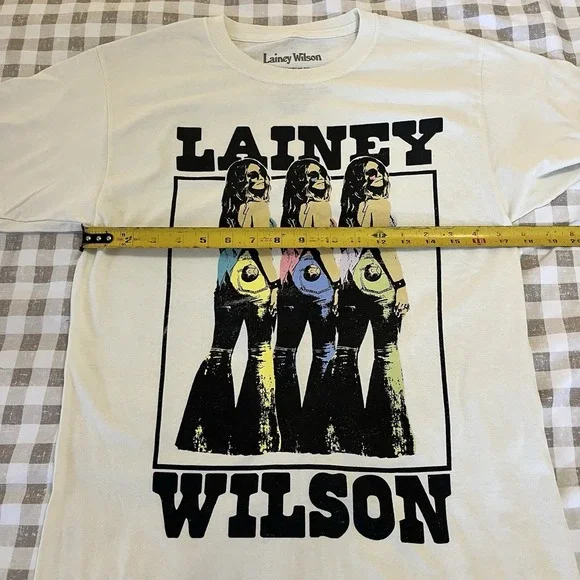 Lainey Wilson Women S Concert Shirt Bell Bottom Pose Festival Party Music - Picture 5 of 5